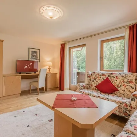 Kristall Apart Otel 4*